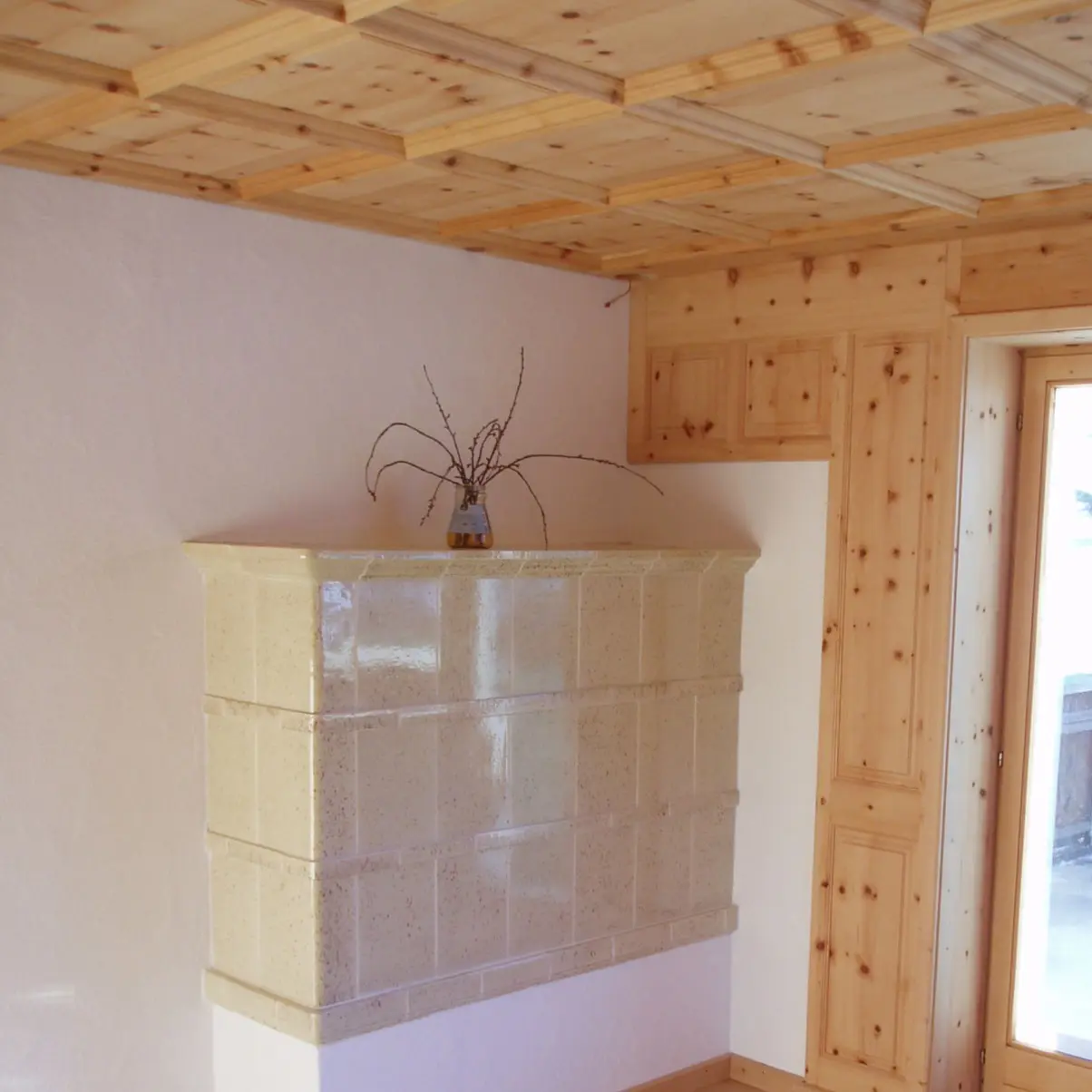 Original Montafonerstube mit Täfel in Zirbe